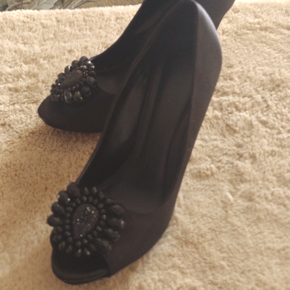 Dress shoes black satin size6 med.